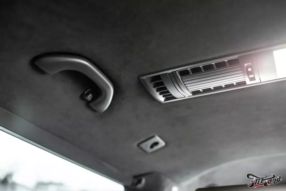 VW Multivan. Комплексная шумоизоляция салона, перетяжка потолка в алькантару с окрасом потолочного пластика и установка дополнительных розеток.